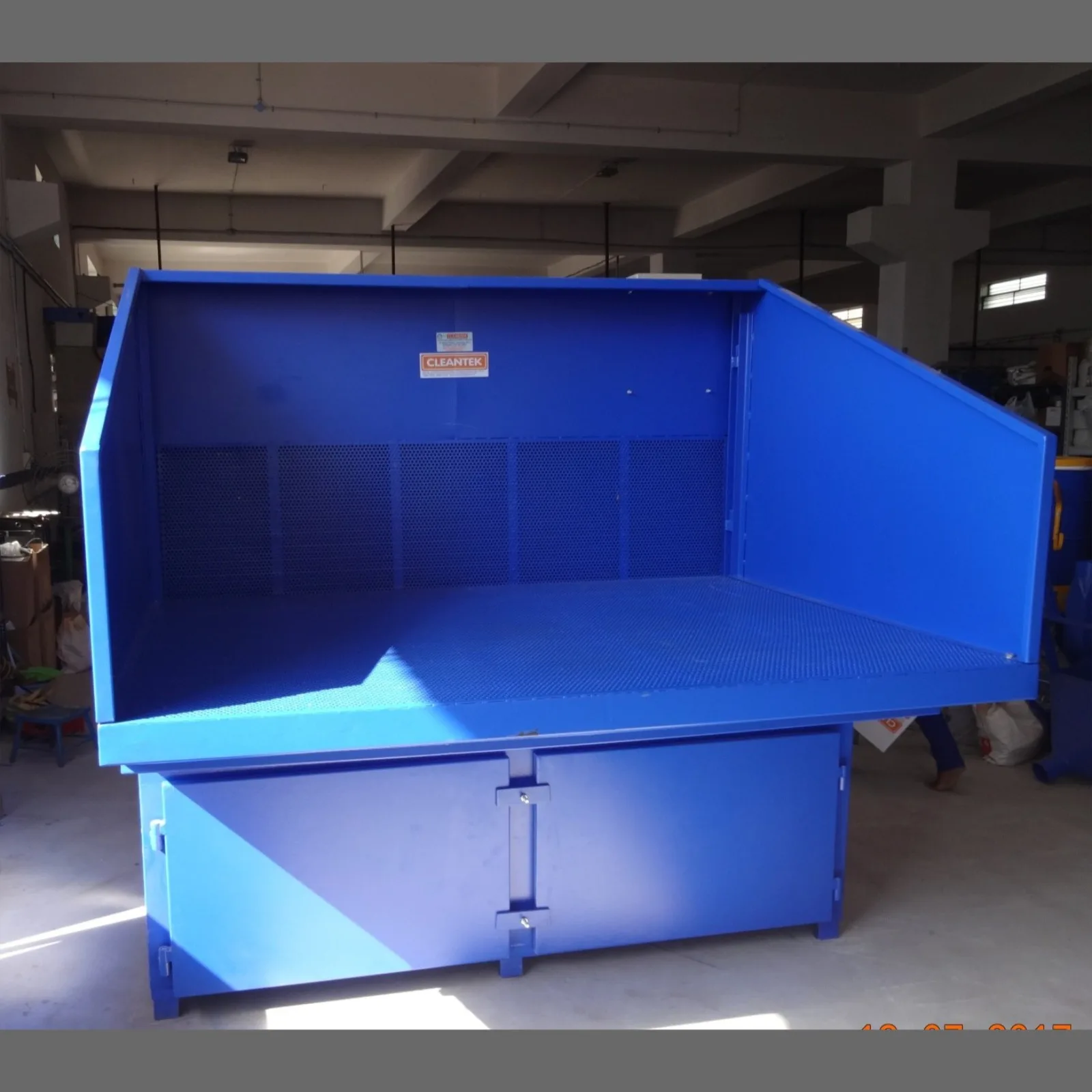 Cleantek Wood Sanding Table with Dust Collection System for Clean & Safe Sanding
